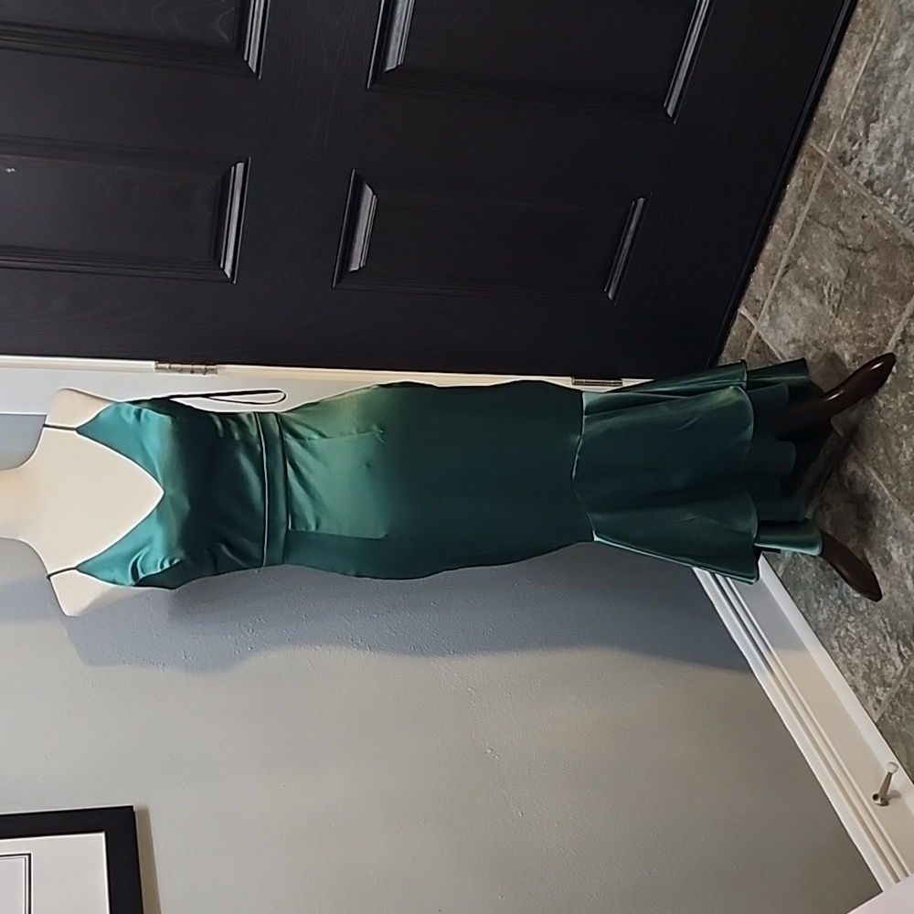 Xscape emerald green size 2 mermaid high low formal gown